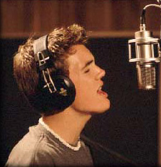 tylerhilton_3.jpg